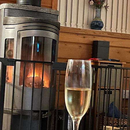 Luxury Peak District Lodge, Hot Tub, Log Burner, Nr Lake Rudyard Exterior photo