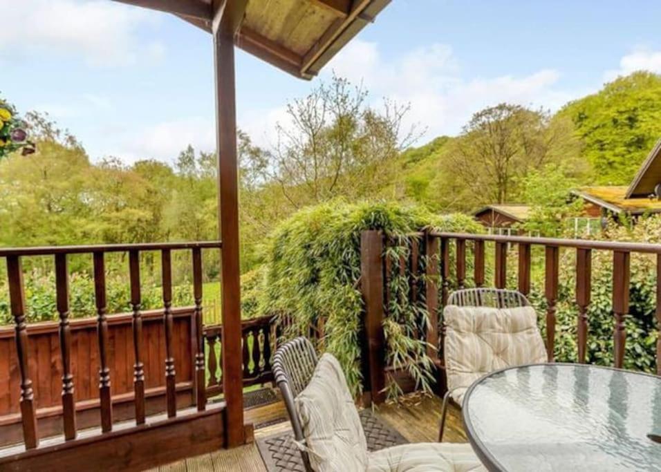 Luxury Peak District Lodge, Hot Tub, Log Burner, Nr Lake Rudyard Exterior photo