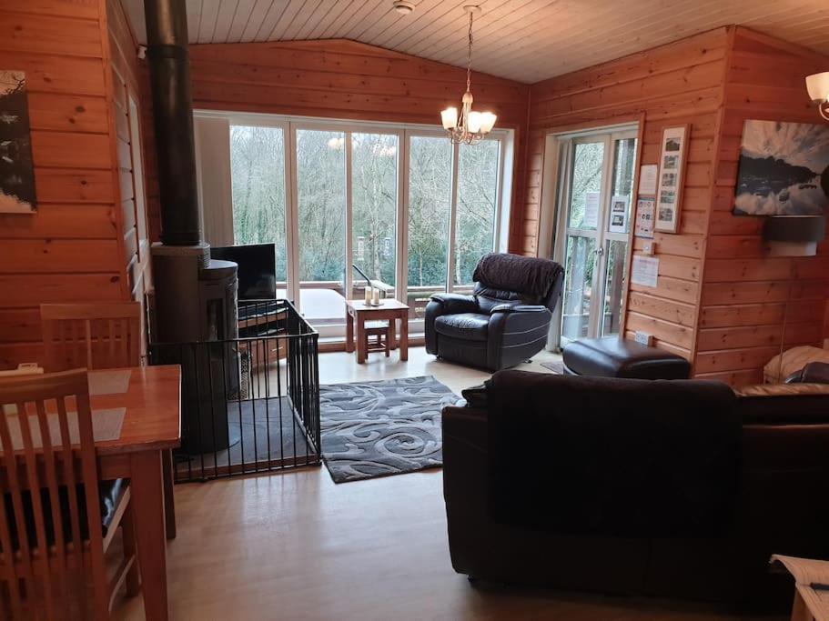 Luxury Peak District Lodge, Hot Tub, Log Burner, Nr Lake Rudyard Exterior photo