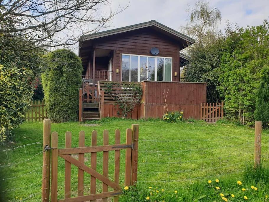 Luxury Peak District Lodge, Hot Tub, Log Burner, Nr Lake Rudyard Exterior photo