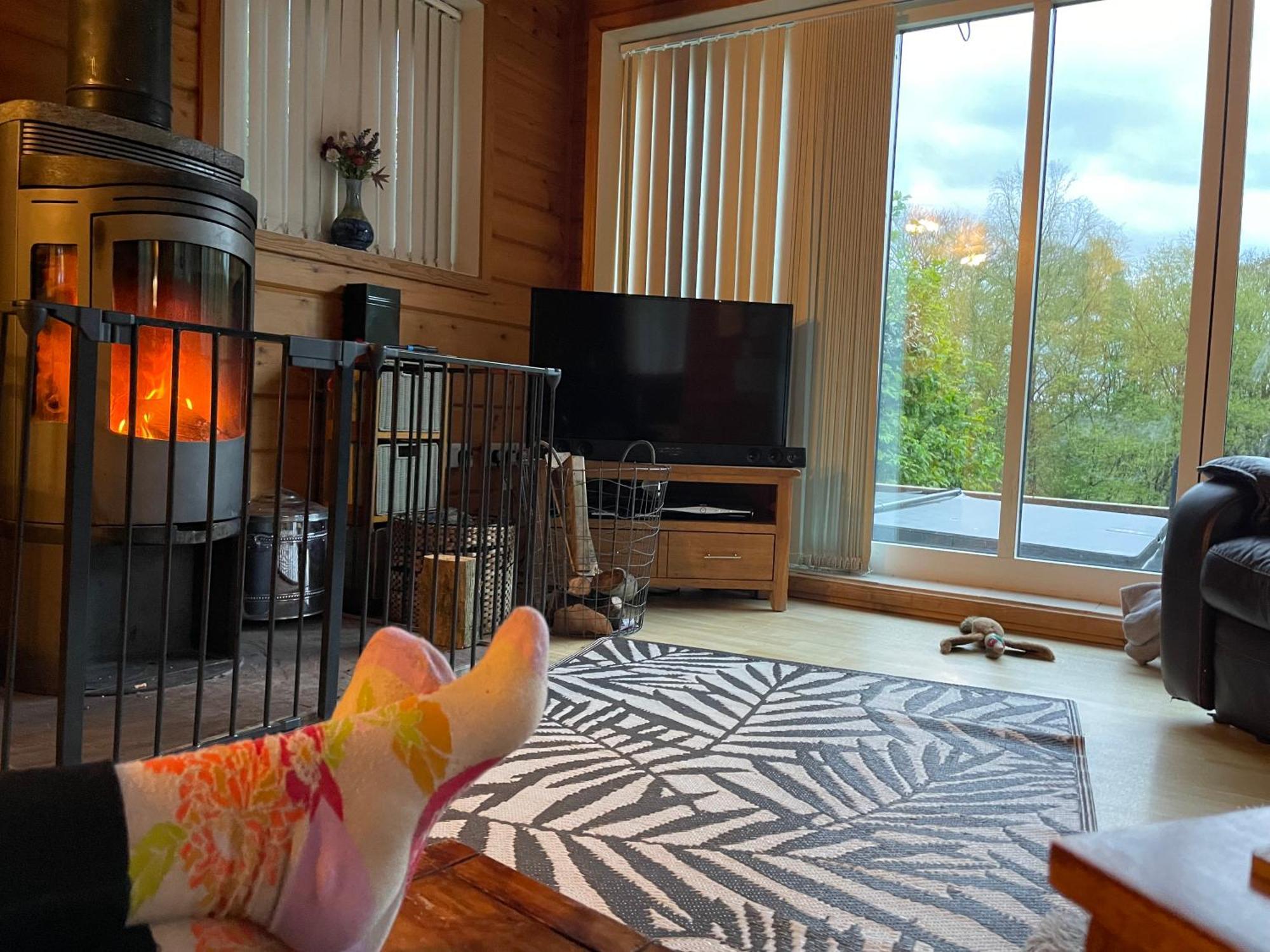 Luxury Peak District Lodge, Hot Tub, Log Burner, Nr Lake Rudyard Exterior photo